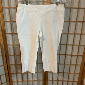 SO SLIMMING BY CHICO’S WHITE CROP PULL ON PANTS, ANKLE SLIT